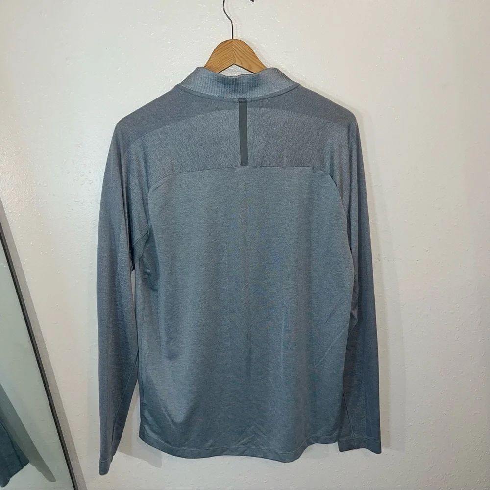Nike Golf Pull-over - Picture 5 of 6